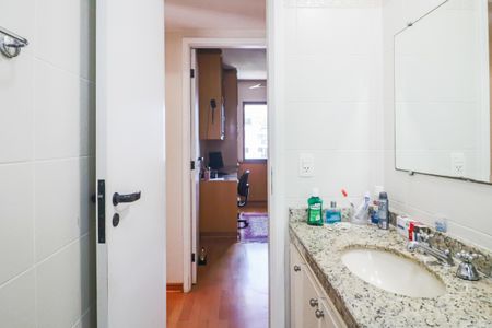 Apartamento à venda com 182m², 3 quartos e 3 vagasBanheiro Social