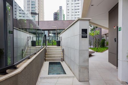 Apartamento à venda com 218m², 3 quartos e 4 vagas Apartamento à venda com 218m², 3 quartos e 4 vagasPiscina