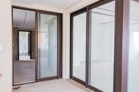 Apartamento à venda com 218m², 3 quartos e 4 vagas Apartamento à venda com 218m², 3 quartos e 4 vagasVaranda gourmet