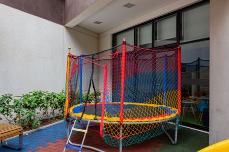 Apartamento à venda com 218m², 3 quartos e 4 vagas Apartamento à venda com 218m², 3 quartos e 4 vagasPlayground