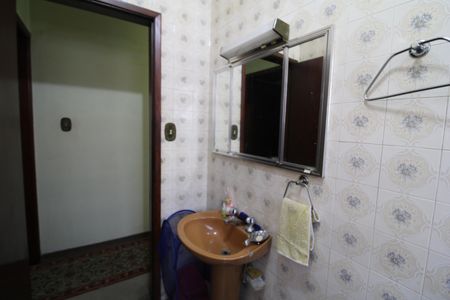 Casa à venda com 167m², 4 quartos e 4 vagasBanheiro 2