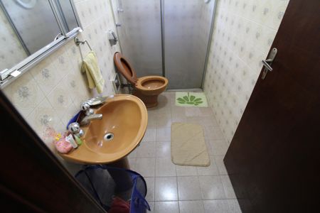 Casa à venda com 167m², 4 quartos e 4 vagasBanheiro 2