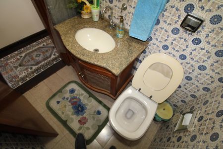 Casa à venda com 167m², 4 quartos e 4 vagasBanheiro 1