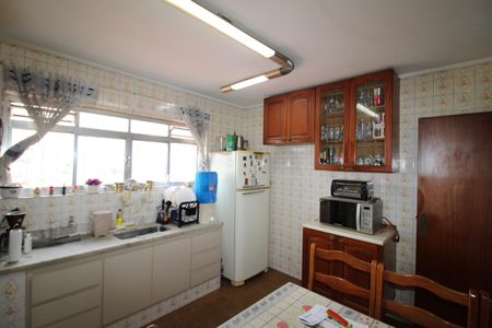 Casa à venda com 167m², 4 quartos e 4 vagasCozinha