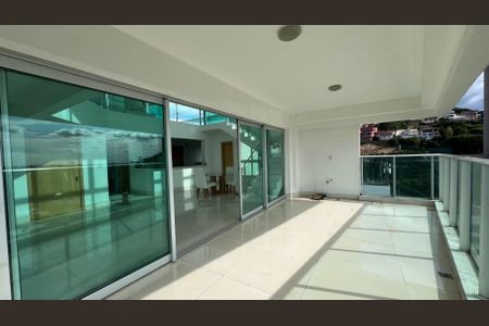 Apartamento à venda com 507m², 4 quartos e 6 vagas Apartamento à venda com 507m², 4 quartos e 6 vagasVaranda