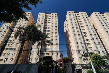 Apartamento para alugar com 55m², 2 quartos e 1 vaga Apartamento para alugar com 55m², 2 quartos e 1 vagaFachada