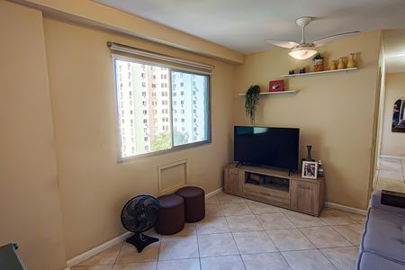 Apartamento à venda com 70m², 3 quartos e 1 vaga Apartamento à venda com 70m², 3 quartos e 1 vagaSala