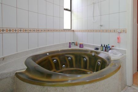 Casa à venda com 270m², 4 quartos e 4 vagasBanheiro da Suíte