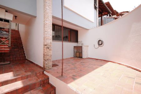 Casa à venda com 270m², 4 quartos e 4 vagasVaranda lateral