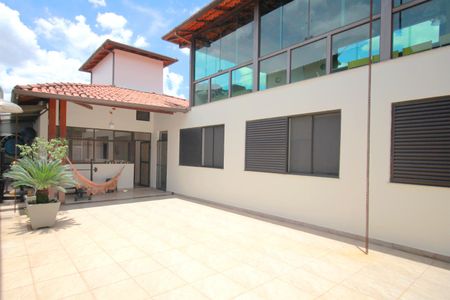 Casa à venda com 270m², 4 quartos e 4 vagasQuintal