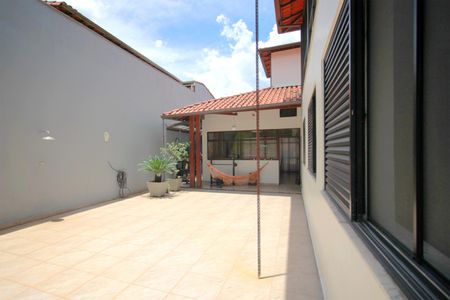 Casa à venda com 270m², 4 quartos e 4 vagasQuintal