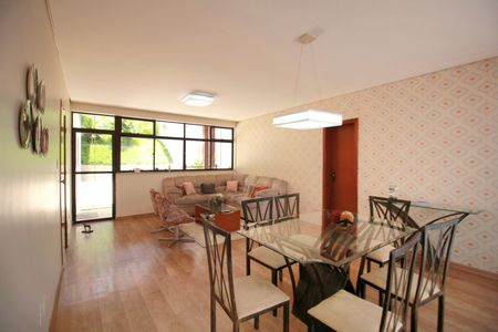 Casa à venda com 270m², 4 quartos e 4 vagasSala