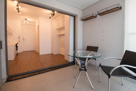 Studio para alugar com 33m², 1 quarto e 1 vaga Studio para alugar com 33m², 1 quarto e 1 vagaVaranda da Sala/Quarto