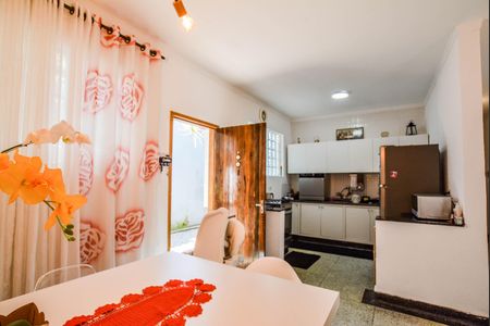 Casa para alugar com 300m², 3 quartos e 2 vagas Casa para alugar com 300m², 3 quartos e 2 vagasCozinha