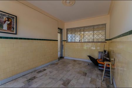 Casa à venda com 533m², 2 quartos e 2 vagas Casa à venda com 533m², 2 quartos e 2 vagasSala