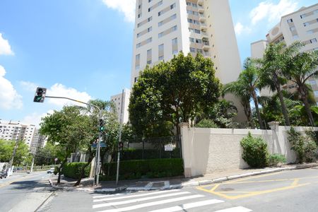 Apartamento para alugar com 52m², 2 quartos e 1 vaga Apartamento para alugar com 52m², 2 quartos e 1 vagaFachada e portaria