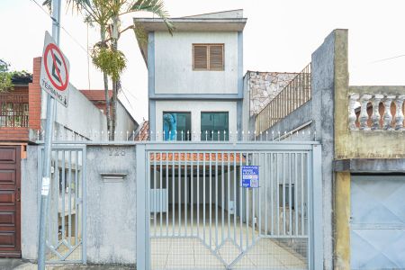 Casa à venda com 176m², 4 quartos e 3 vagas Casa à venda com 176m², 4 quartos e 3 vagasFachada e placa