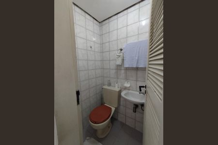 Apartamento à venda com 125m², 4 quartos e 3 vagas Apartamento à venda com 125m², 4 quartos e 3 vagasLavabo de serviço