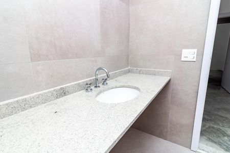 Apartamento à venda com 233m², 4 quartos e 3 vagas Apartamento à venda com 233m², 4 quartos e 3 vagasBanheiro da Suíte 1