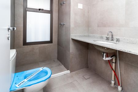 Apartamento à venda com 233m², 4 quartos e 3 vagas Apartamento à venda com 233m², 4 quartos e 3 vagasBanheiro da Suíte 1