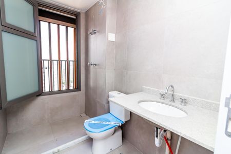 Apartamento à venda com 233m², 4 quartos e 3 vagas Apartamento à venda com 233m², 4 quartos e 3 vagasBanheiro da Suíte 4