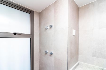 Apartamento à venda com 233m², 4 quartos e 3 vagas Apartamento à venda com 233m², 4 quartos e 3 vagasBanheiro da Suíte 1