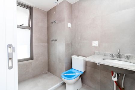 Apartamento à venda com 233m², 4 quartos e 3 vagas Apartamento à venda com 233m², 4 quartos e 3 vagasBanheiro da Suíte 2