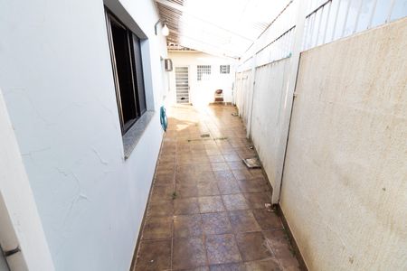 Casa à venda com 172m², 3 quartos e 3 vagasÁREA EXTERNA FUNDOS