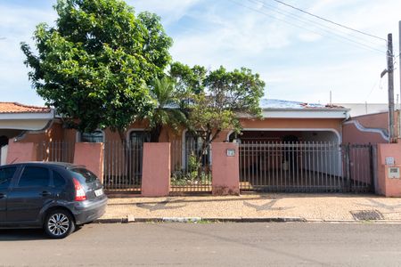 Casa à venda com 172m², 3 quartos e 3 vagasFACHADA
