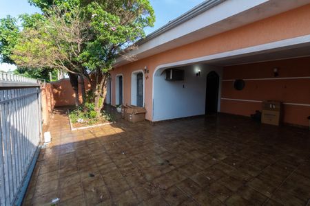 Casa à venda com 172m², 3 quartos e 3 vagasÁREA EXTERNA FRENTE