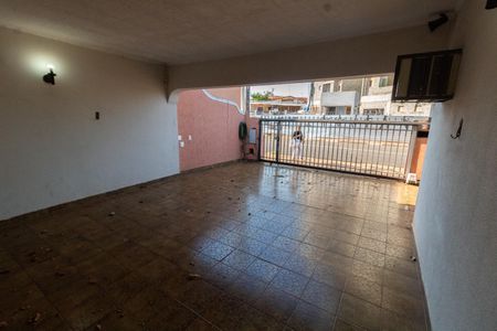 Casa à venda com 172m², 3 quartos e 3 vagasÁREA EXTERNA FRENTE