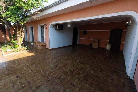 Casa à venda com 172m², 3 quartos e 3 vagasÁREA EXTERNA FRENTE