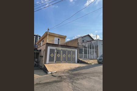 Casa à venda com 200m², 3 quartos e 2 vagas Casa à venda com 200m², 3 quartos e 2 vagasFachada