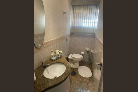 Casa à venda com 200m², 3 quartos e 2 vagas Casa à venda com 200m², 3 quartos e 2 vagasBanheiro