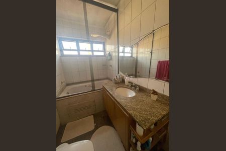 Casa à venda com 200m², 3 quartos e 2 vagas Casa à venda com 200m², 3 quartos e 2 vagasBanheiro