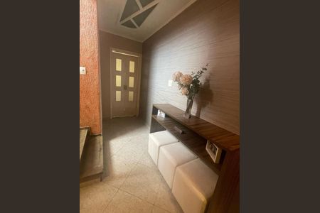 Casa à venda com 200m², 3 quartos e 2 vagas Casa à venda com 200m², 3 quartos e 2 vagasSala