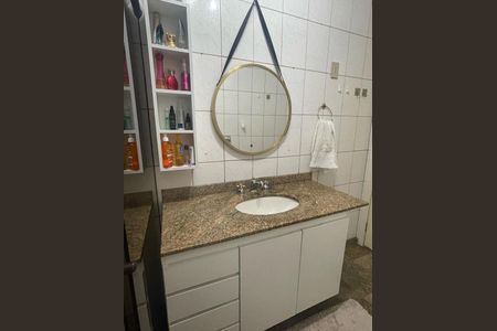 Casa à venda com 200m², 3 quartos e 2 vagas Casa à venda com 200m², 3 quartos e 2 vagasBanheiro