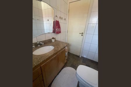 Casa à venda com 200m², 3 quartos e 2 vagas Casa à venda com 200m², 3 quartos e 2 vagasBanheiro
