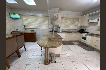 Casa à venda com 200m², 3 quartos e 2 vagas Casa à venda com 200m², 3 quartos e 2 vagasCozinha