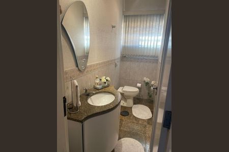 Casa à venda com 200m², 3 quartos e 2 vagas Casa à venda com 200m², 3 quartos e 2 vagasBanheiro