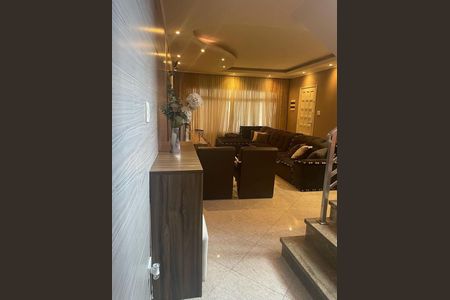 Casa à venda com 200m², 3 quartos e 2 vagas Casa à venda com 200m², 3 quartos e 2 vagasSala