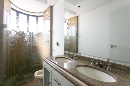 Apartamento à venda com 286m², 4 quartos e 3 vagasBanheiro Social