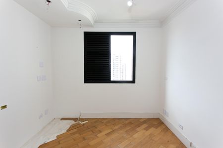 Apartamento à venda com 286m², 4 quartos e 3 vagasQuarto 2