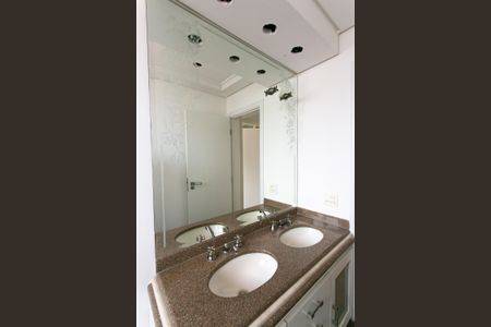 Apartamento à venda com 286m², 4 quartos e 3 vagasBanheiro Social