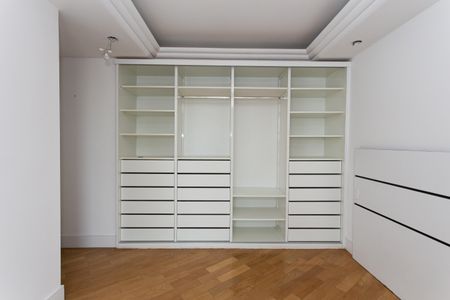 Apartamento à venda com 286m², 4 quartos e 3 vagasSuíte 2