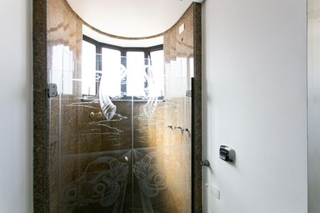 Apartamento à venda com 286m², 4 quartos e 3 vagasBanheiro da Suíte 1