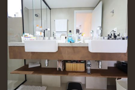 Apartamento à venda com 265m², 4 quartos e 4 vagasBanheiro da Suíte Principal