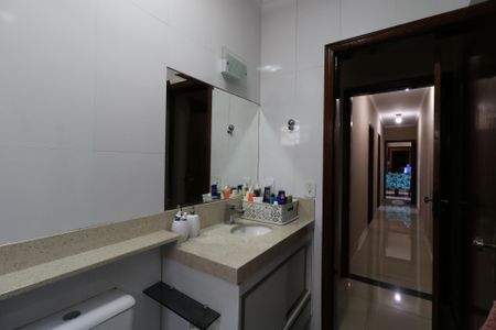 Apartamento à venda com 161m², 2 quartos e 3 vagasBanheiro da Suíte