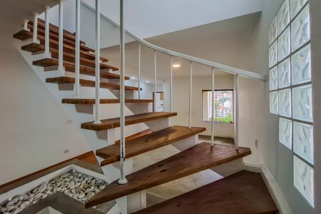 Casa à venda com 220m², 4 quartos e 2 vagasescada