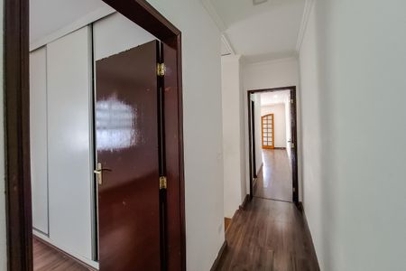 Casa à venda com 220m², 4 quartos e 2 vagascorredor